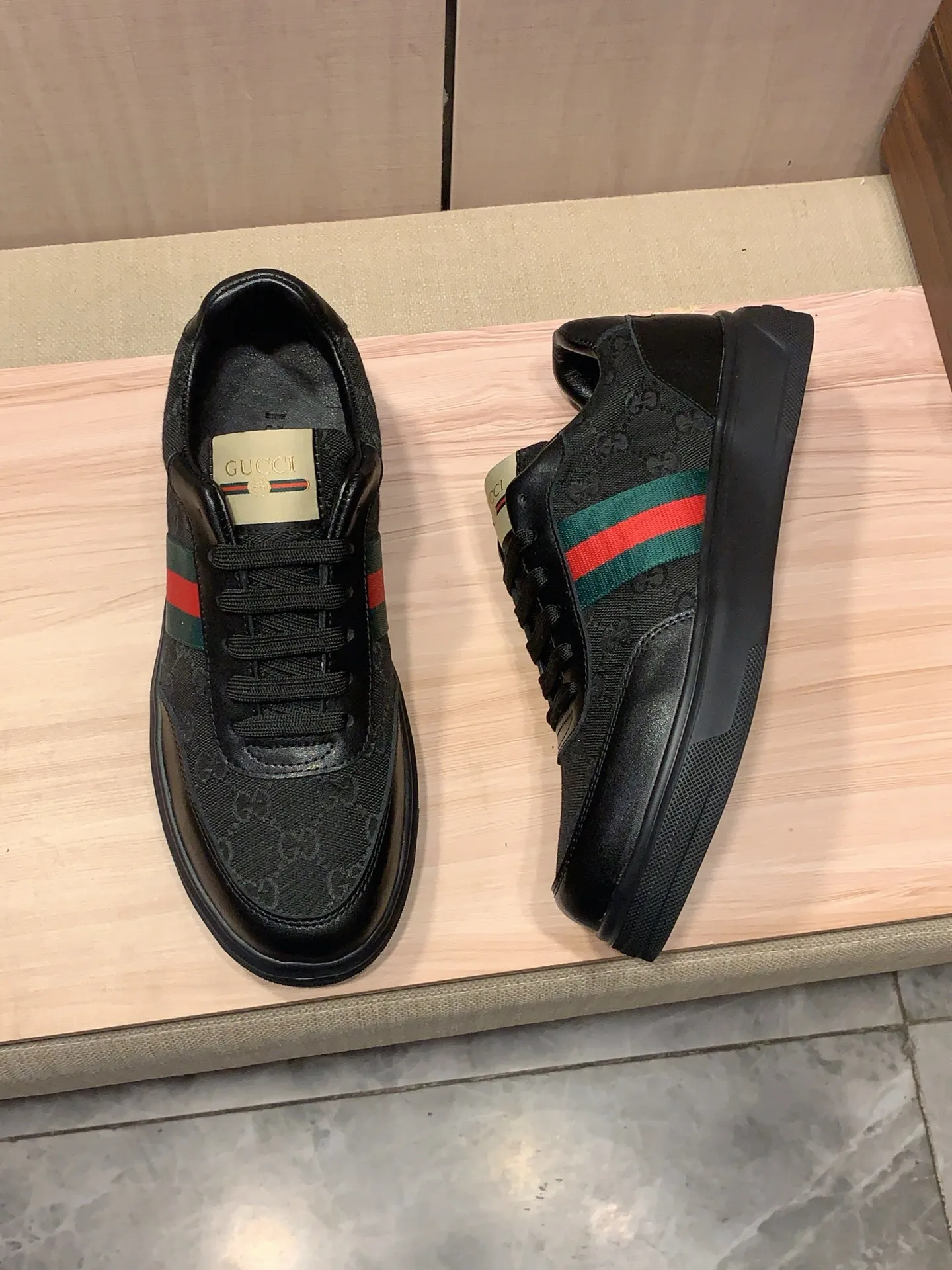 Men's Men's Shoes💰420💰💰🎩🎩[Lightning][Lightning] "Gucci*" The latest and most popular casual shoes, top brand [seduce] luxury ~ purchasing agency, top ~ quality. [Strong] The upper is made of imported breathable cowhide with material ➕ breathable sheepskin feet (•) and fine workmanship. The original stylish and stylish soft rubber wear-resistant and non-slip outsole is light and comfortable on the feet. The real thing looks better when photographed in person. 111: code: 38-44, 3️⃣ colors selected
